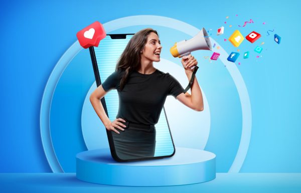 marketing-de-influenciador-de-mulher-de-tiro-medio